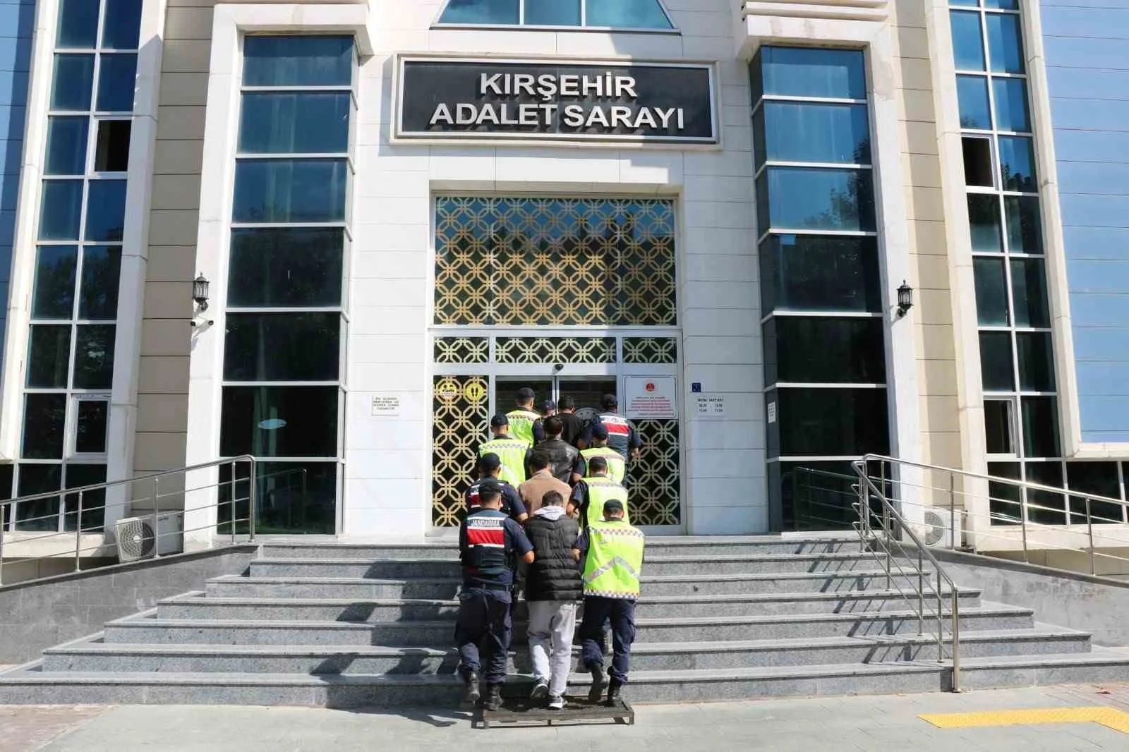 Kırşehir’de uyuşturucu operasyonu: 3 tutuklama