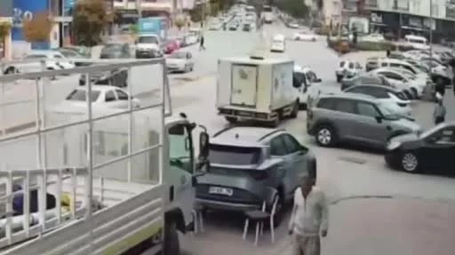 Kırşehir’de ters yönden giden motosikletin otomobile çarptığı anlar kamerada