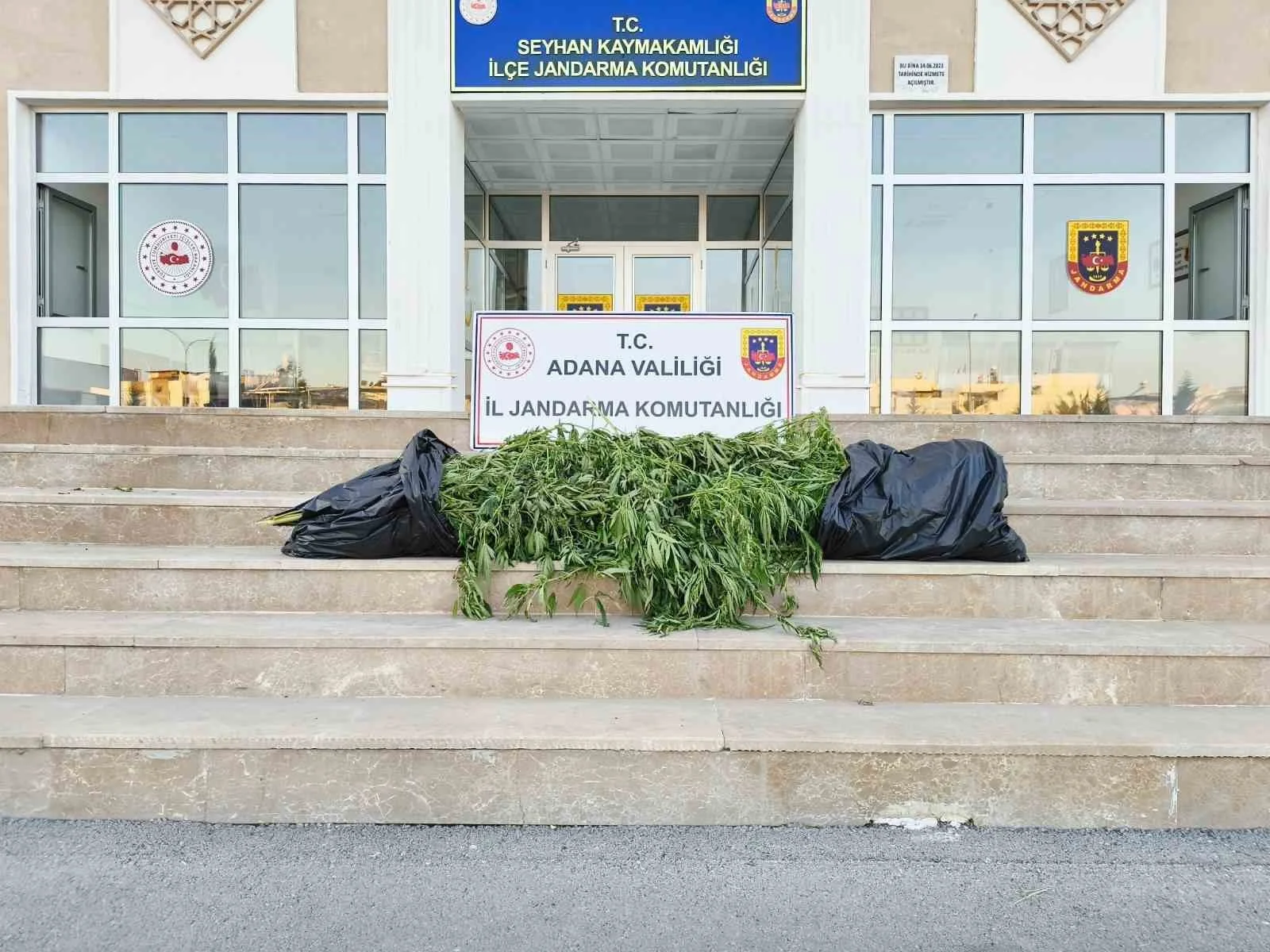 Adana’da uyuşturucu operasyonu: 13 şüpheli gözaltına alındı