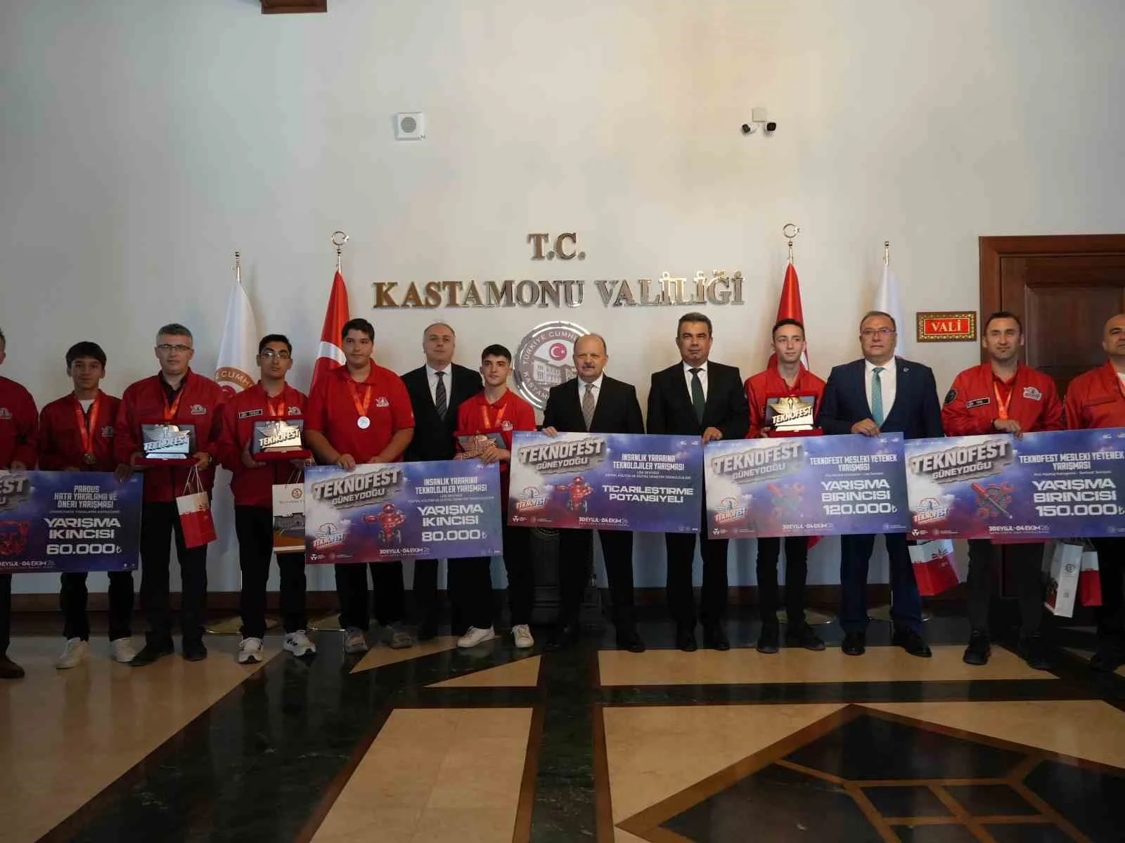 TEKNOFEST’te dereceye giren öğrenci ve öğretmenlere Vali Dallı’dan tebrik