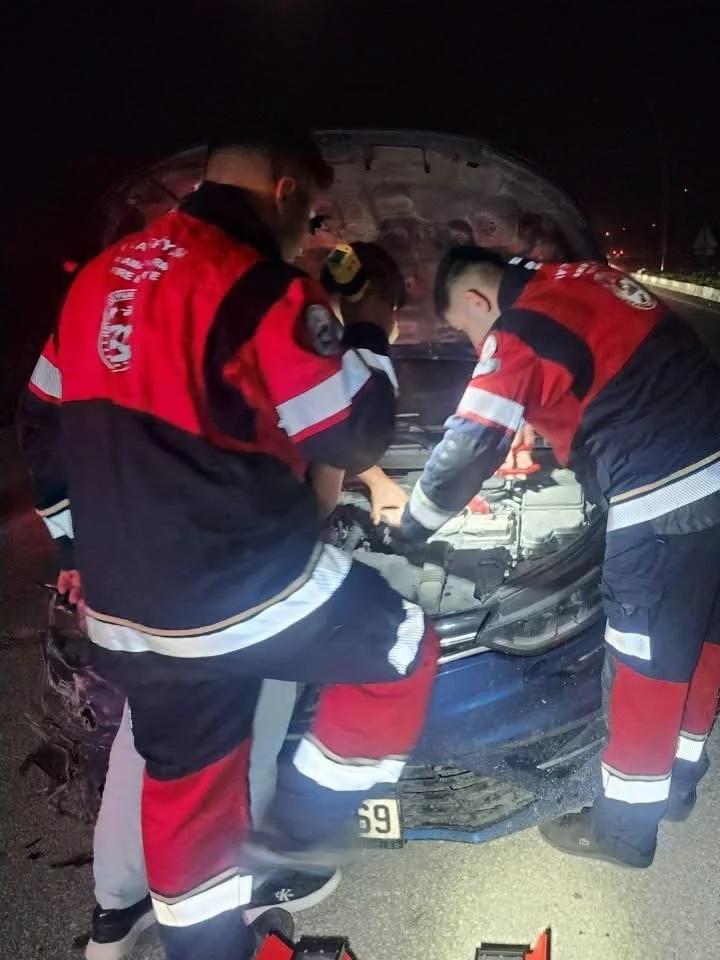 Kırıkhan’da tarlaya uçan otomobilin sürücüsü yaralandı