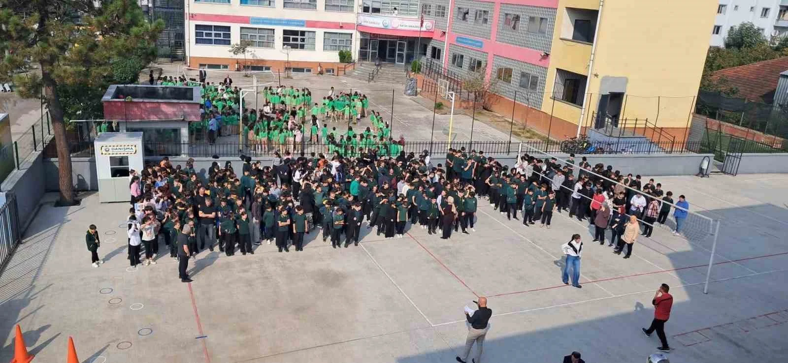 Düzce’de tüm okullarda eş zamanlı afet tatbikatı yapıldı