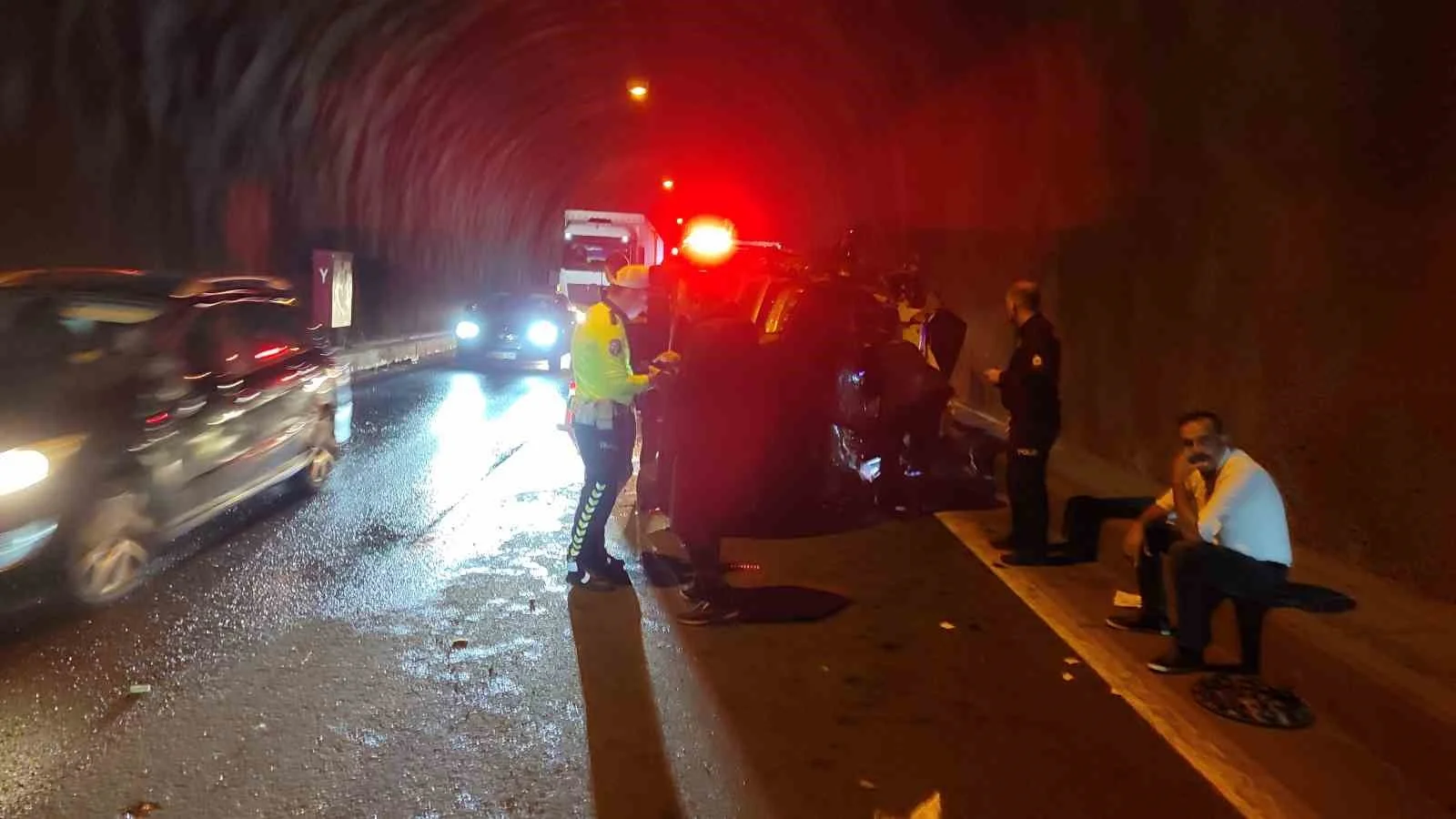 Eynesil tünelinde trafik kazası: 3 yaralı