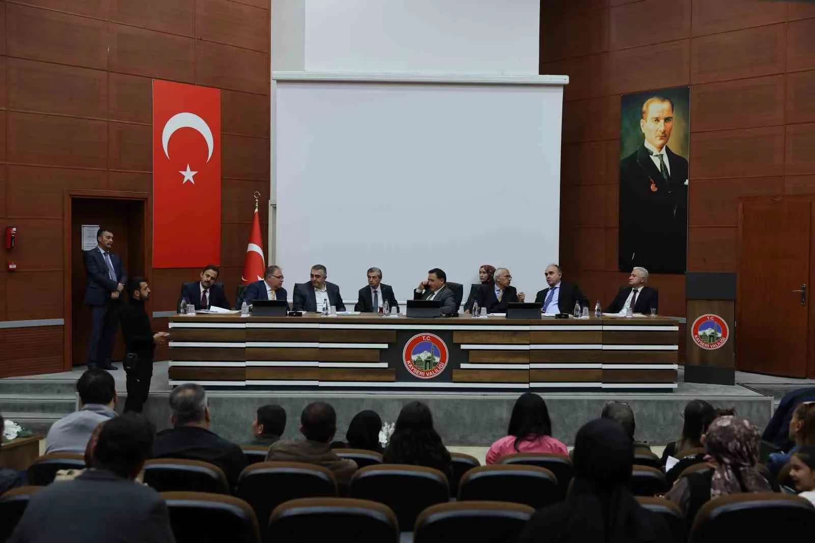 Vali Çiçek, vatandaşların talep ve önerilerini dinledi