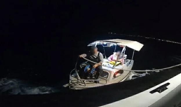 Didim’de sürüklenen teknedeki 2 kişi kurtarıldı