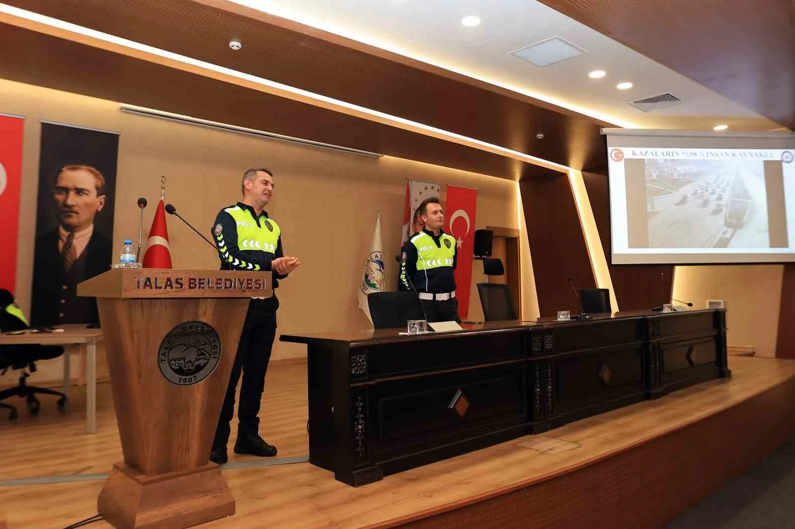 Talas’ta hafif ticari ve ağır vasıta sürücülerine güvenli sürüş eğitimi verildi