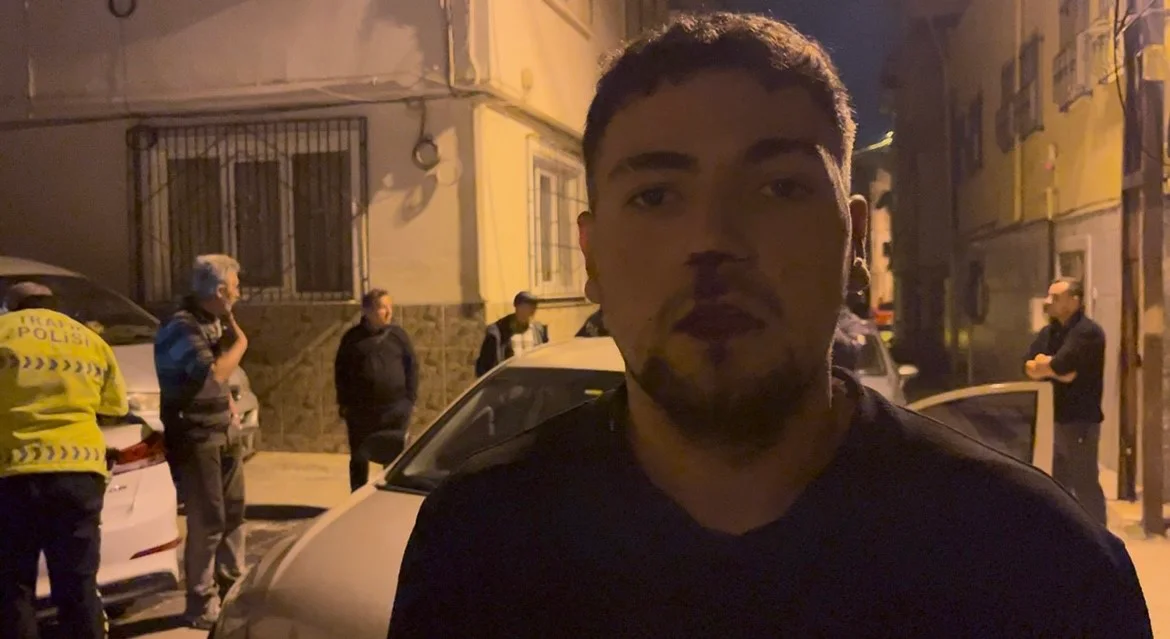 Bursa’da önce otomobille kovaladı, kaza yaptırdı... Kaldırım taşıyla peşine düştü