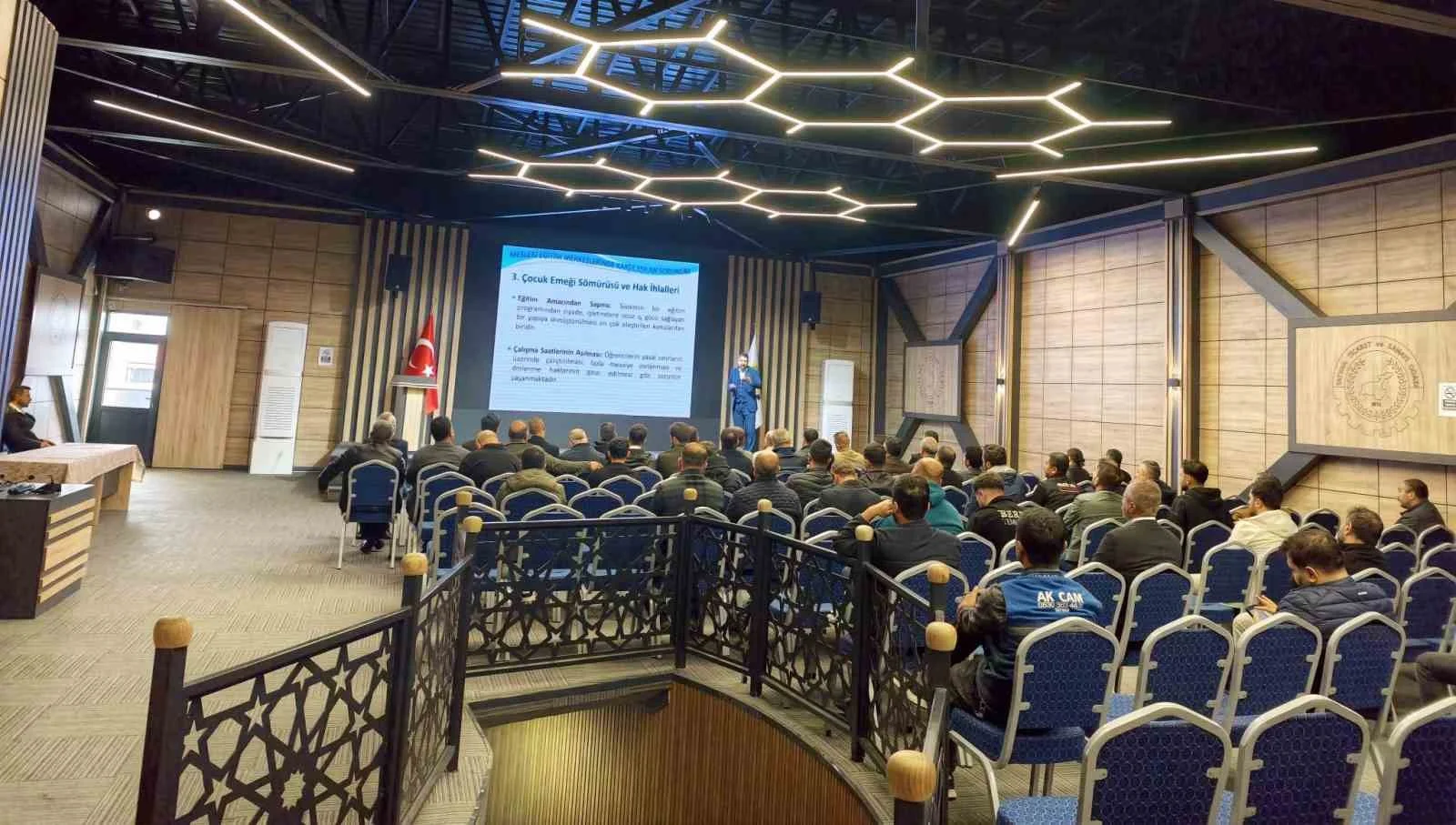 Tatvan’da "Mesleki Eğitim Merkezleri İşletme Toplantısı" düzenlendi