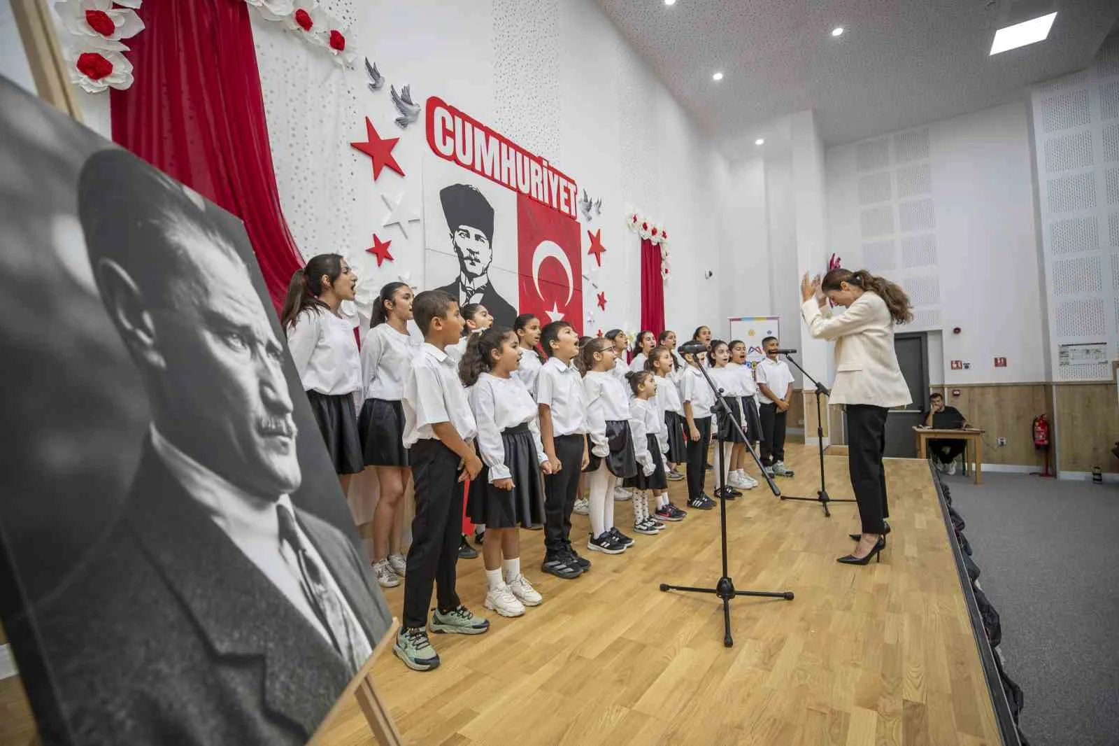 Mersin’de çocuklar Cumhuriyetin 103. yılını coşkuyla kutladı
