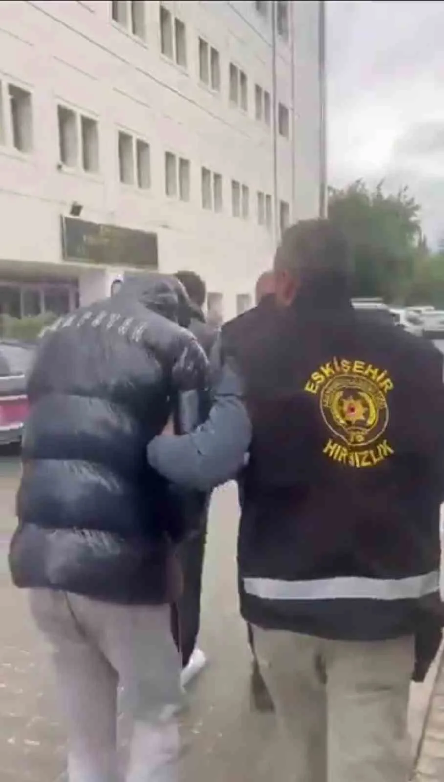 İşyerlerini soyan 3 hırsız yakalandı