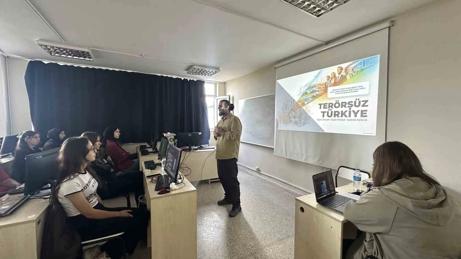 OMÜ’de yeni akademik yıl "Terörsüz Türkiye" dersleriyle başladı