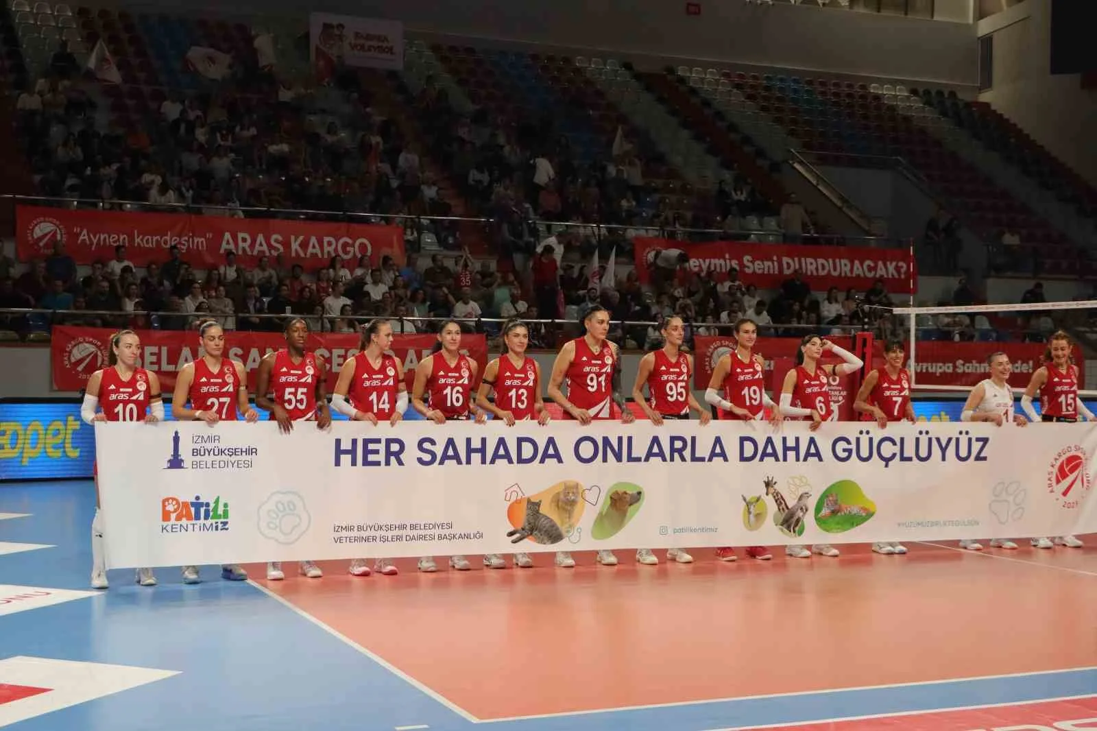 Aras Kargo Spor Kulübü, sezonun ilk maçında tribünleri hayvanlar için buluşturdu