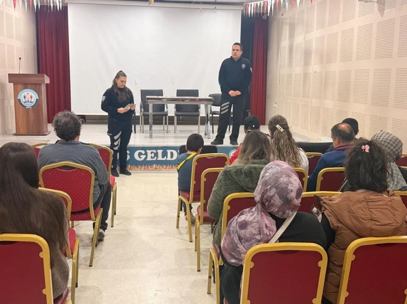 Niğde’de polisten öğrenci ve velilere güvenlik eğitimi