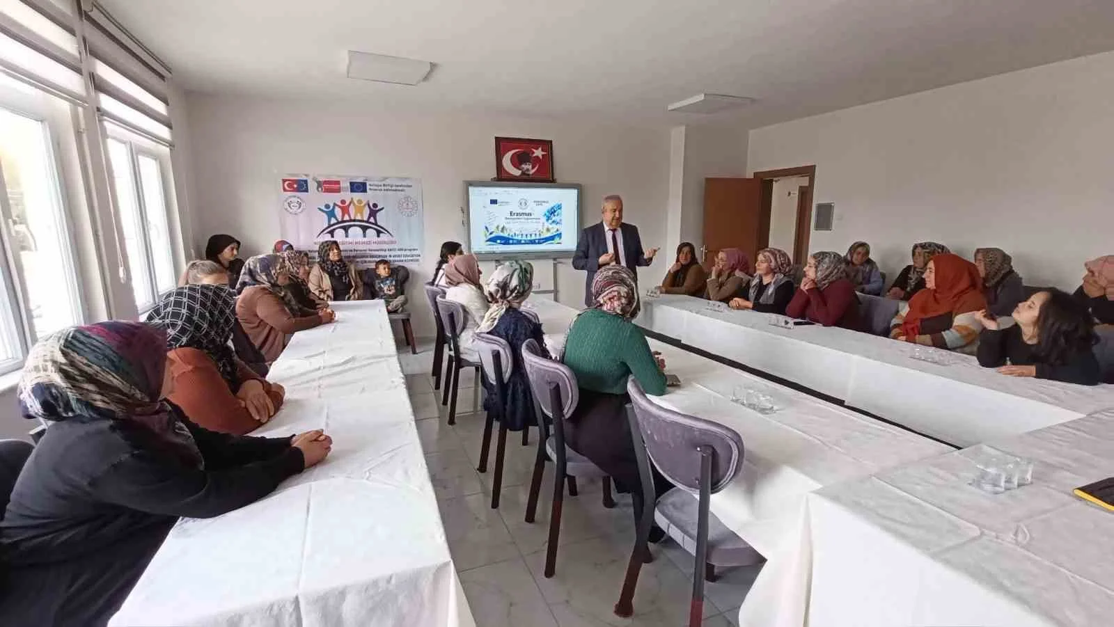 Niğde Halk Eğitimi Merkezi, Erasmus+ deneyimlerini Çiftlik’te paylaştı