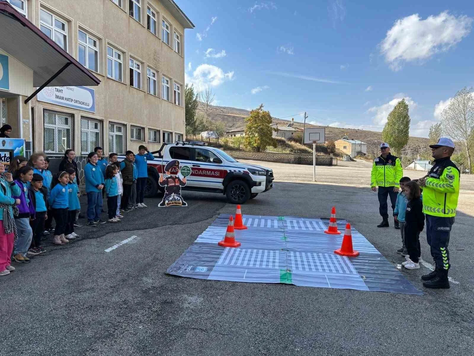 ‘Trafikte Ben de Varım’ projesi köy okulunda başladı