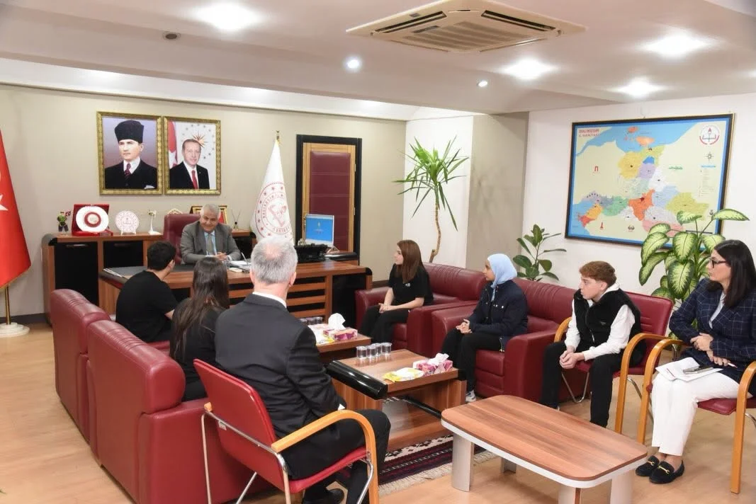 Filistinli öğrencilerden İl Millî Eğitim müdürüne ziyaret