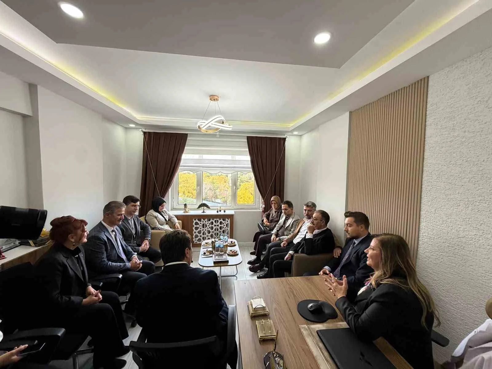 Erzurum protokolü Doç. Dr. Sertaç Zengil’in muayenehane açılışında buluştu