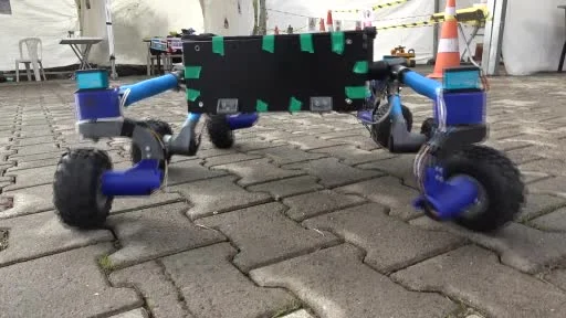 Depremi yaşayan lise öğrencisi arama kurtarma robotu geliştirdi
