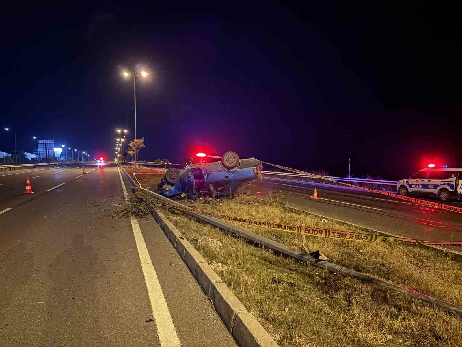Kayseri’de aydınlatma direğine çarpan otomobil takla attı: 2 ağır yaralı