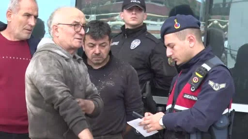 Patlama yaralanan madencilerin yakınlarının hastane önünde bekleyişi sürüyor